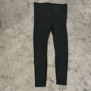 Women’s Lou & Grey leggings. Size Medium.